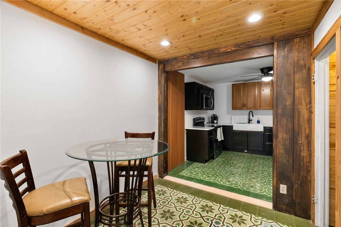 302 Cole Street Corpus Christi, TX 78404 - Photo 32 of 40 a open kitchen with a table and chairs in it