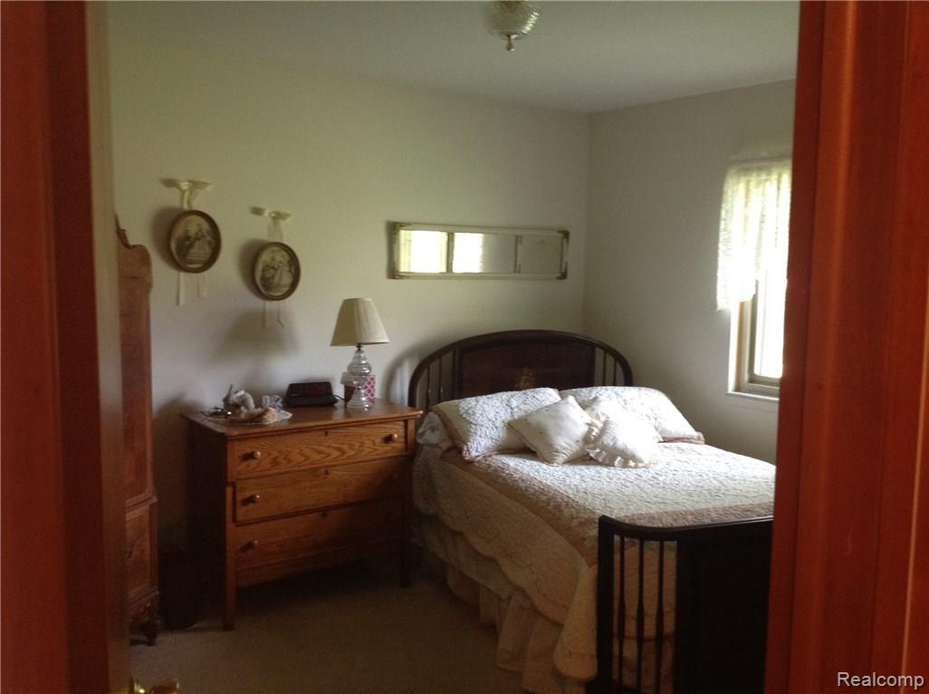 2136 Warrington Road Rochester, MI 48307 - Photo 5 of 10 IMG_3330.JPG