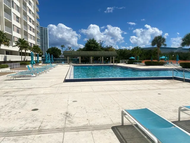 $450,000 | 500 Bayview Drive, Unit 230, Sunny Isles Beach, FL 33160