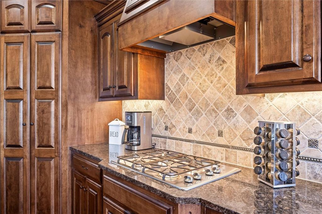 8411 Houston Street Lenexa, KS 66227 - Photo 11 of 49