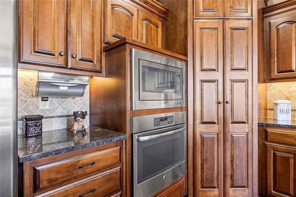 8411 Houston Street Lenexa, KS 66227 - Photo 12 of 49