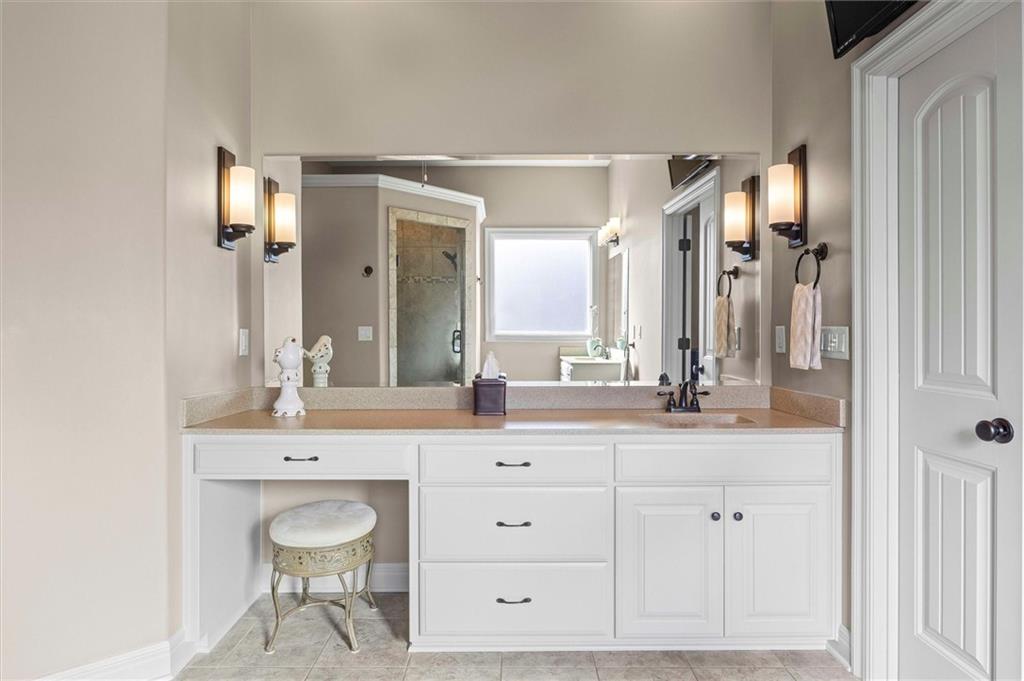 8411 Houston Street Lenexa, KS 66227 - Photo 18 of 49