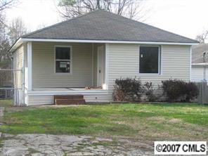 a front view of house with yard