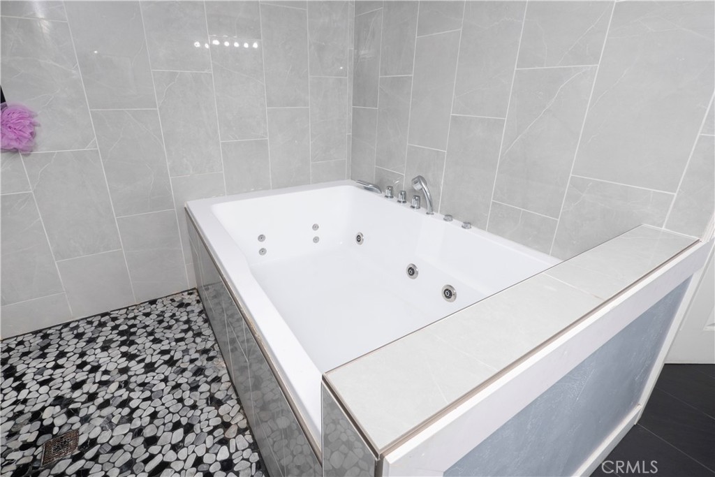 14681 Choco Road Apple Valley, CA 92307 - Photo 51 of 75 Two person jacuzzi