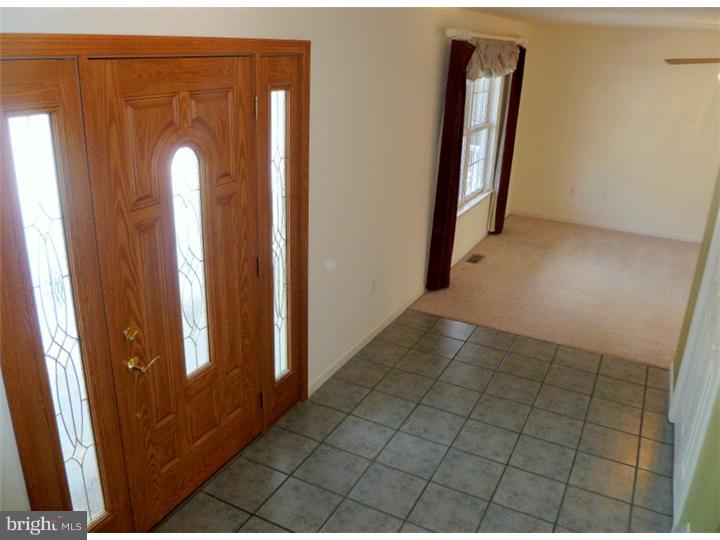 370 Buchert Road Pottstown, PA 19464 - Photo 2 of 24 Foyer