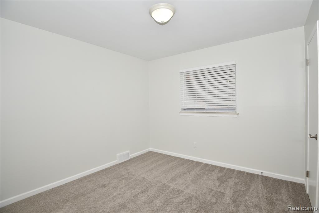 2261 Dunstable Road Birmingham, MI 48009 - Photo 15 of 39