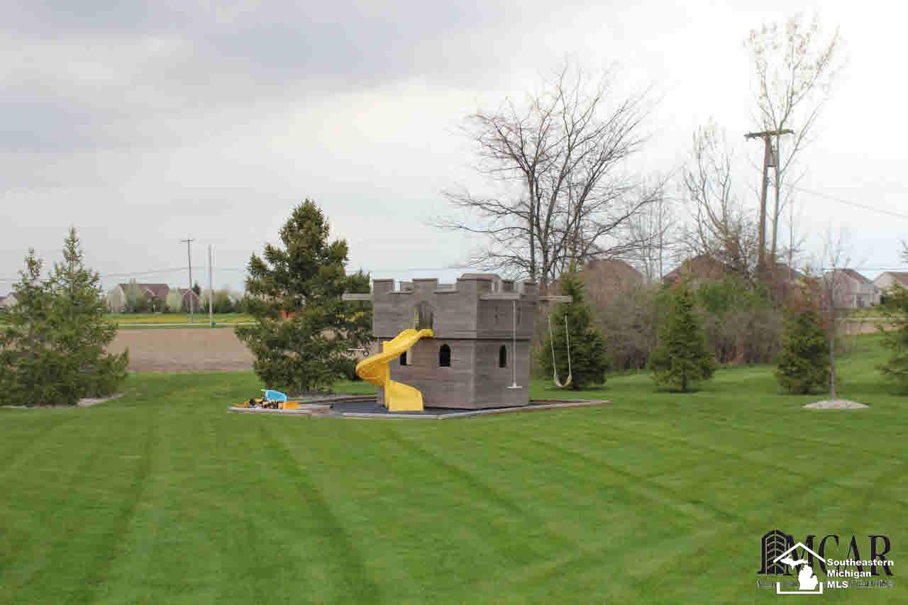550 Ridge Point Drive Dundee, MI 48131 - Photo 27 of 31 Back Yard