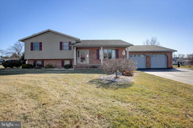 $395,000 | 722 Mahantango Drive, Chambersburg, PA 17202