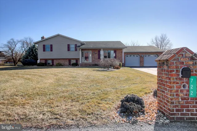 $395,000 | 722 Mahantango Drive, Chambersburg, PA 17202