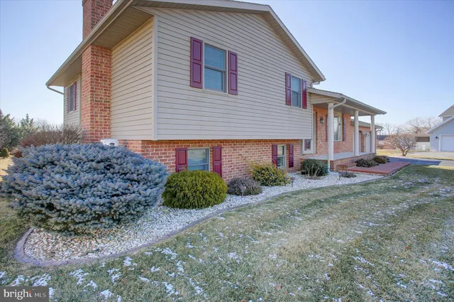 $395,000 | 722 Mahantango Drive, Chambersburg, PA 17202