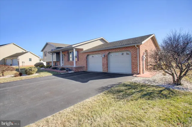 $395,000 | 722 Mahantango Drive, Chambersburg, PA 17202