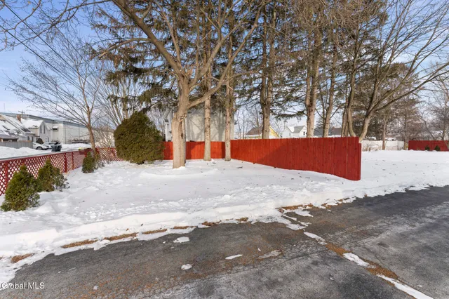 $284,900 | 38 Rotterdam Street, Rotterdam, NY 12306