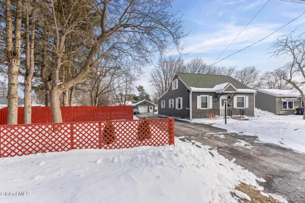 $315,000 | 38 Rotterdam Street, Rotterdam, NY 12306