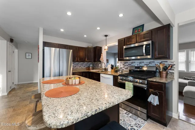 $284,900 | 38 Rotterdam Street, Rotterdam, NY 12306