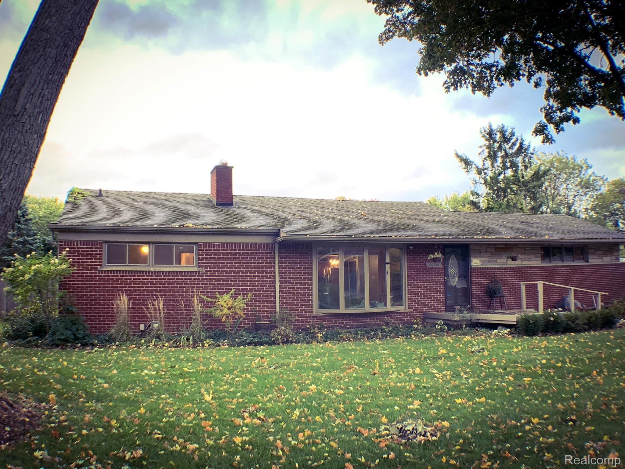 28350 Bayberry Road Farmington, MI 48331 - Photo 20 of 26 28530 BAYBERRY FARMINGTON HILLS MI (16).jpg