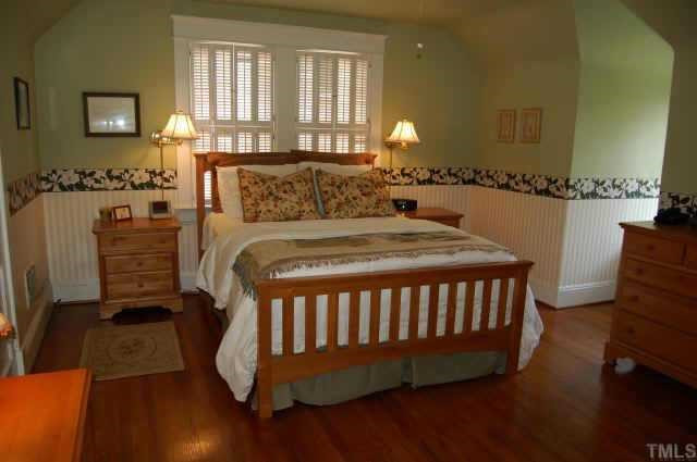 MASTER BEDROOM WITH CURVED CEILING AND DORMER Other