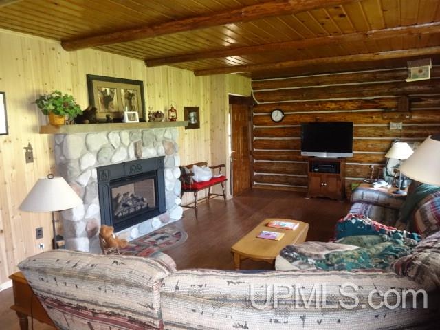 W7148 Johns Road Niagara, WI 54151 - Photo 4 of 18
