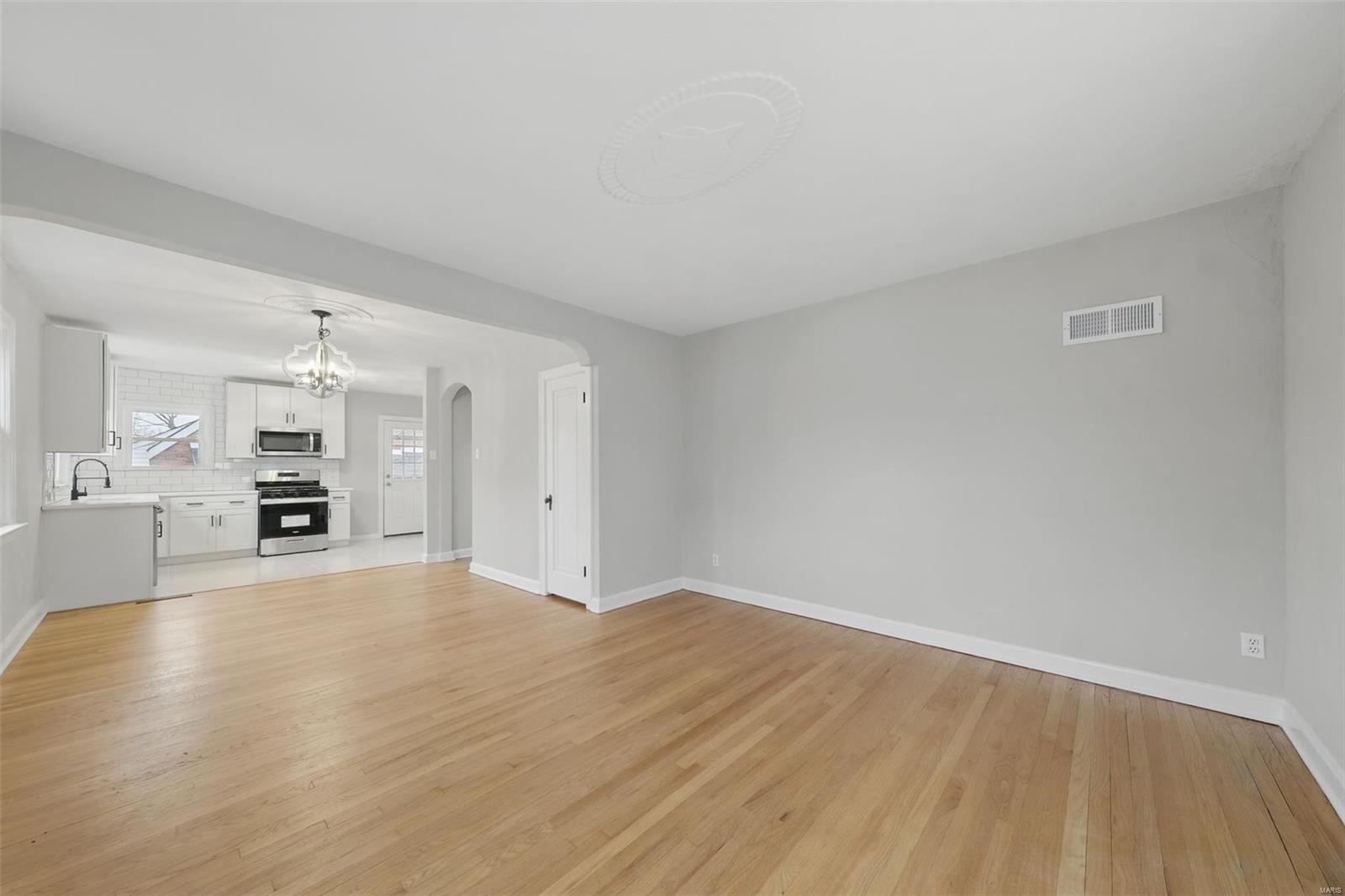 2827 Dunkirk Drive St. Louis, MO 63119 - Photo 4 of 24