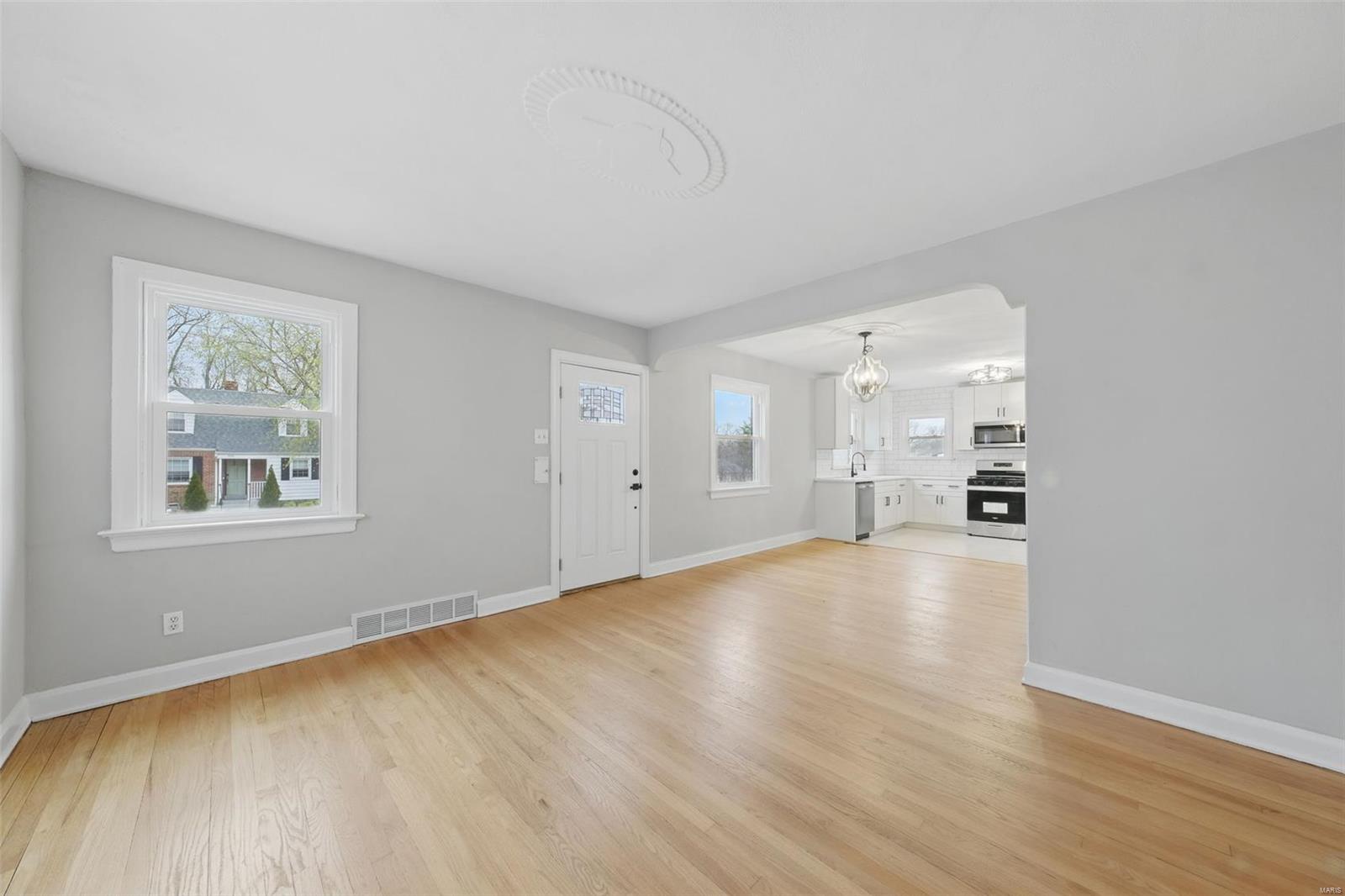 2827 Dunkirk Drive St. Louis, MO 63119 - Photo 5 of 24