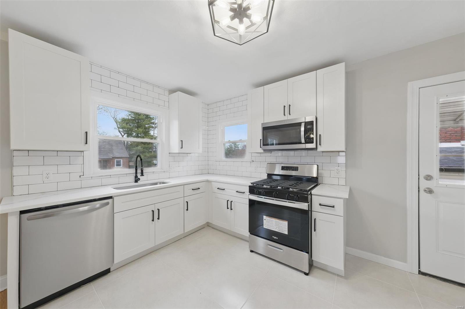 2827 Dunkirk Drive St. Louis, MO 63119 - Photo 8 of 24