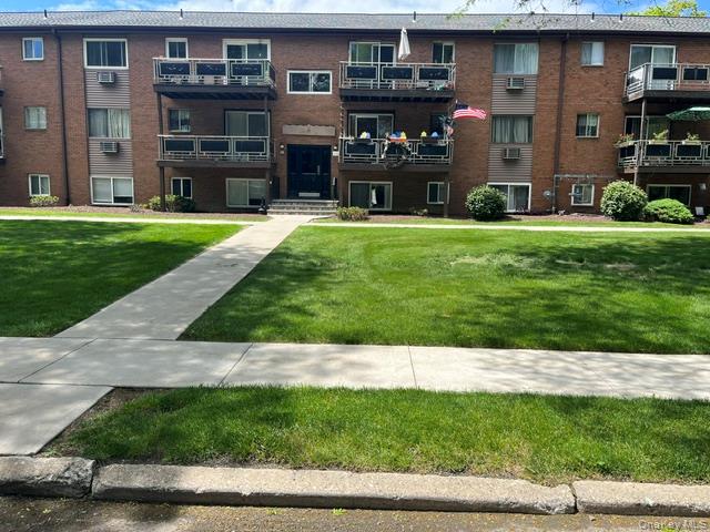 30 Tanager Road, Unit 3001 Monroe, NY 10950 - Photo 19 of 20 a house view with a garden space