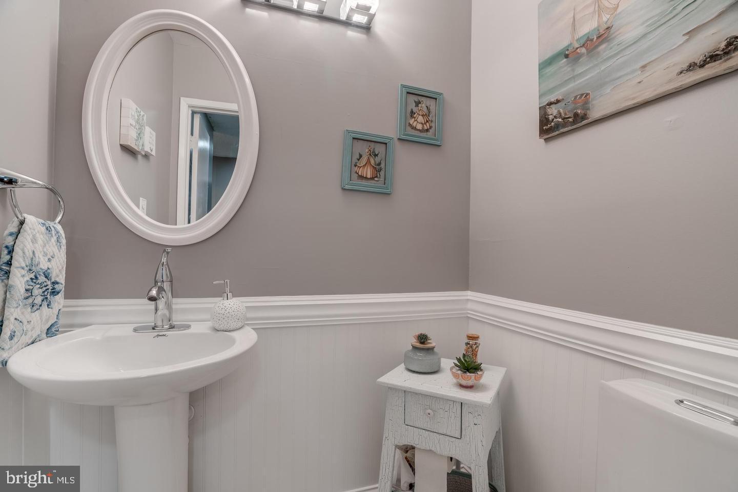 2132 Cartwright Place Reston, VA 20191 - Photo 7 of 21 a bathroom with a sink and a mirror