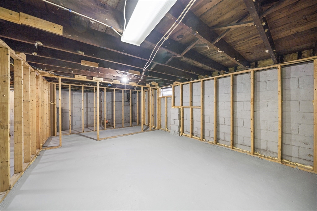 105 Wilber Street Springfield, MA 01104 - Photo 37 of 42