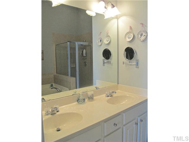 5915 Chivalry Court Raleigh, NC 27612 - Photo 10 of 15 Gallery Image 10