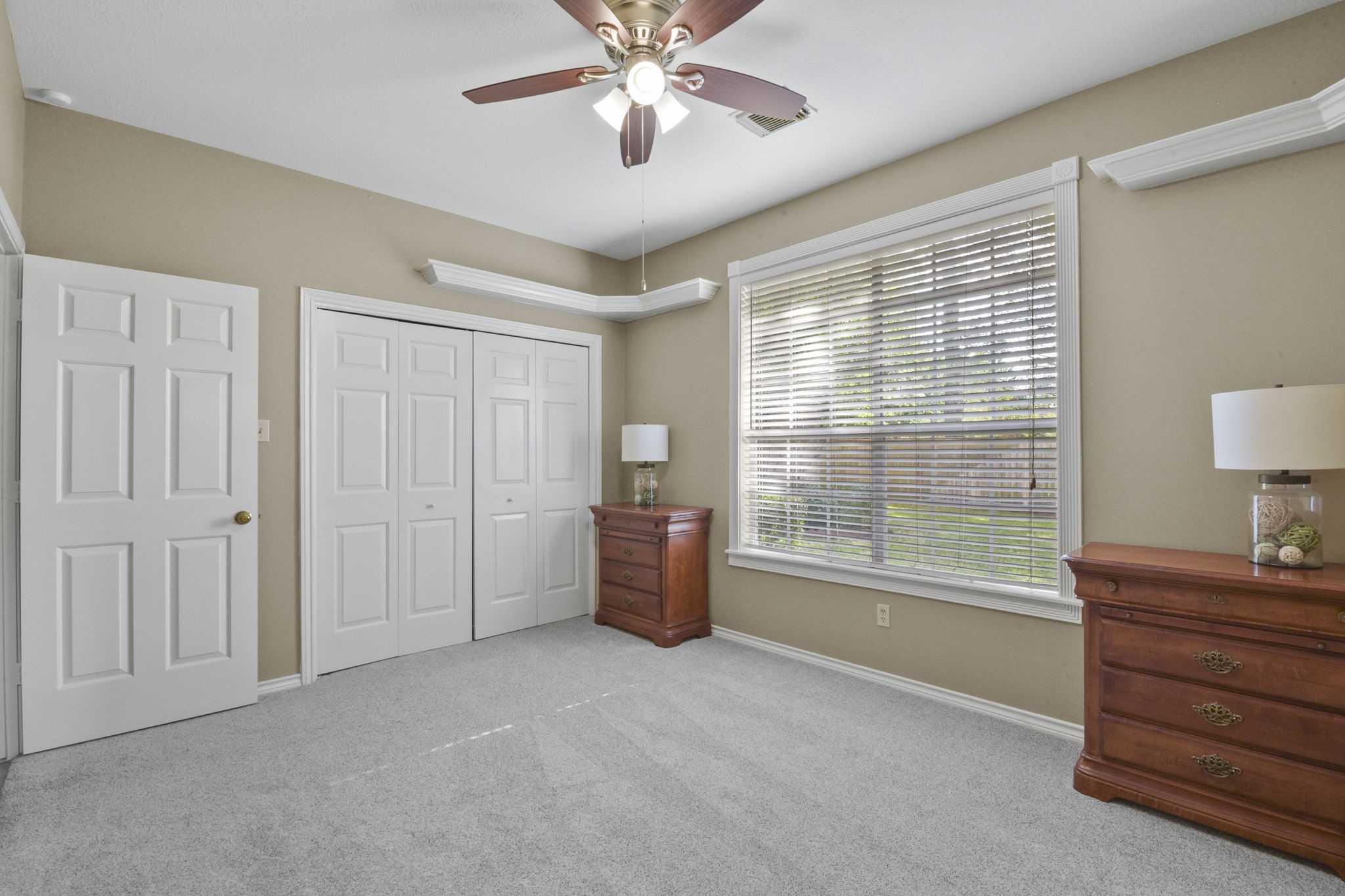 5827 Ashmere Lane Spring, TX 77379 - Photo 45 of 50 a livingroom with furniture and a window