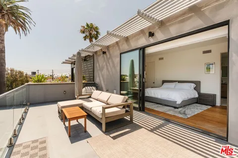 $2,150,000 | 2416 Penmar Avenue, Venice, CA 90291