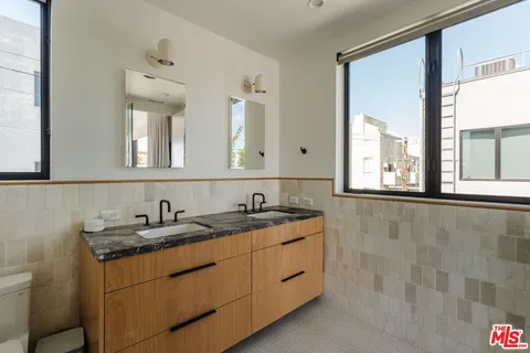 $2,150,000 | 2416 Penmar Avenue, Venice, CA 90291