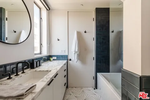 $2,150,000 | 2416 Penmar Avenue, Venice, CA 90291