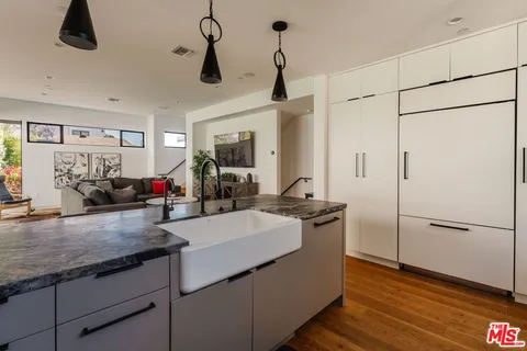 $2,150,000 | 2416 Penmar Avenue, Venice, CA 90291