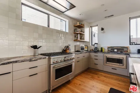 $2,150,000 | 2416 Penmar Avenue, Venice, CA 90291