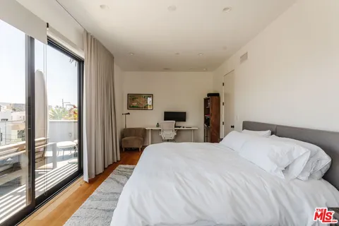 $2,150,000 | 2416 Penmar Avenue, Venice, CA 90291