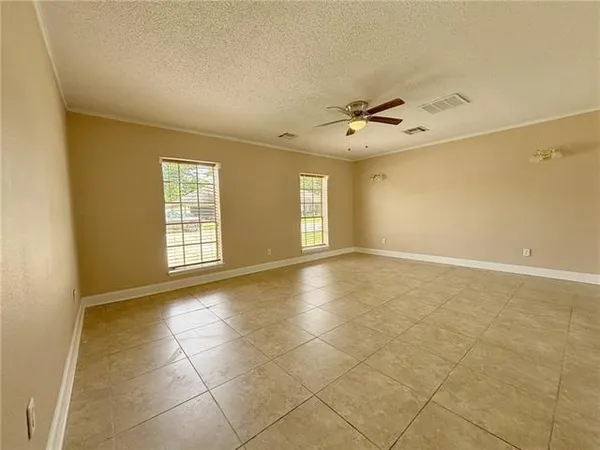 $1,925 | 2040 Golfview Drive, Laplace, LA 70068