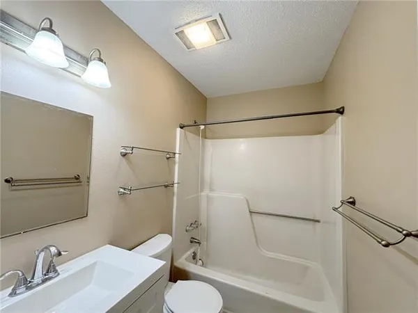 $1,925 | 2040 Golfview Drive, Laplace, LA 70068