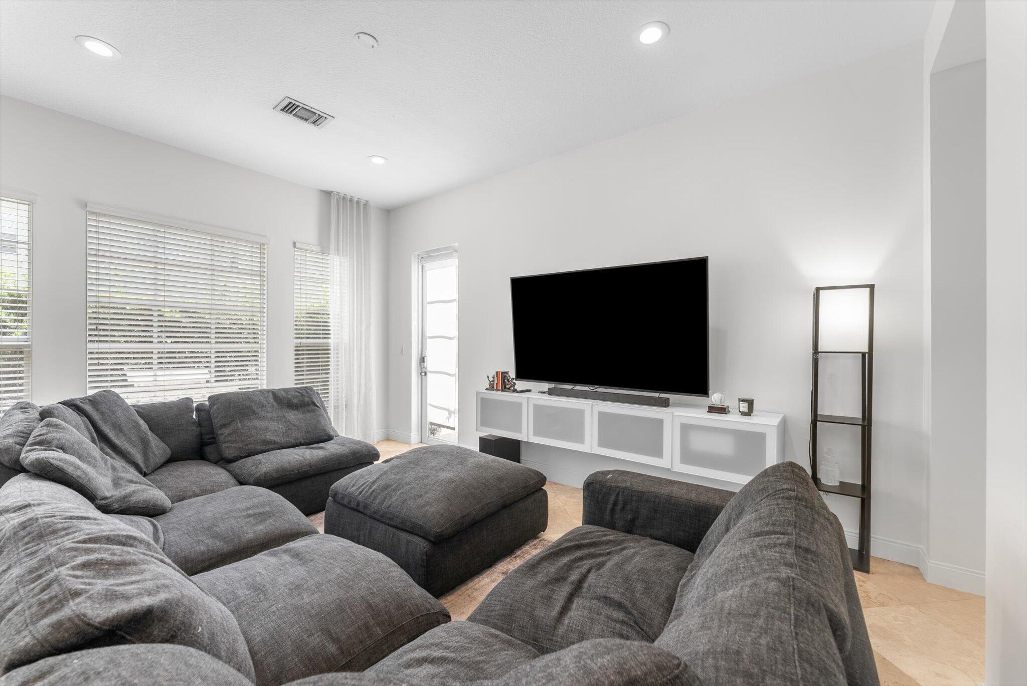 106 Via Floresta Drive Boca Raton, FL 33487 - Photo 13 of 43 10-10