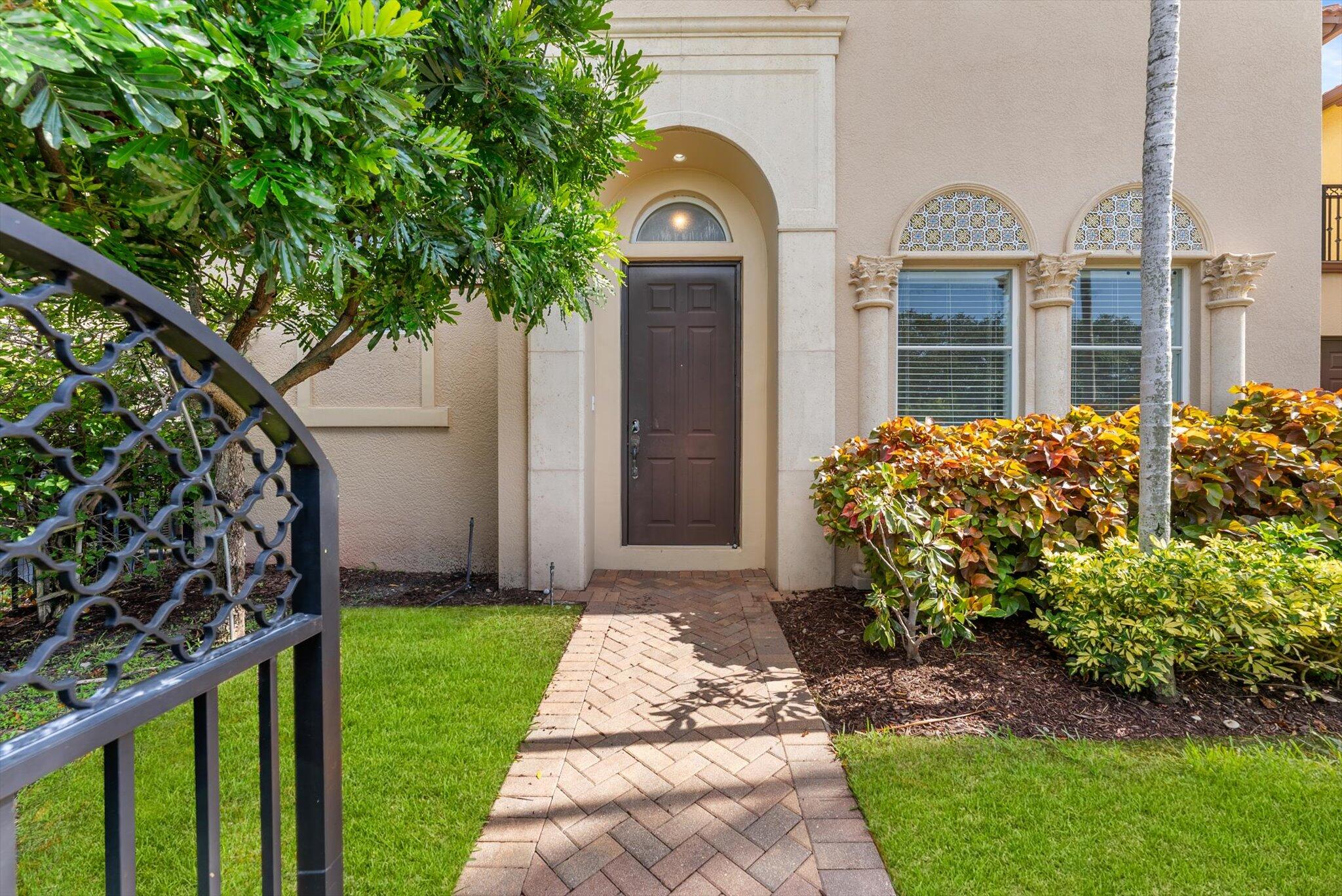 106 Via Floresta Drive Boca Raton, FL 33487 - Photo 6 of 43 02-2