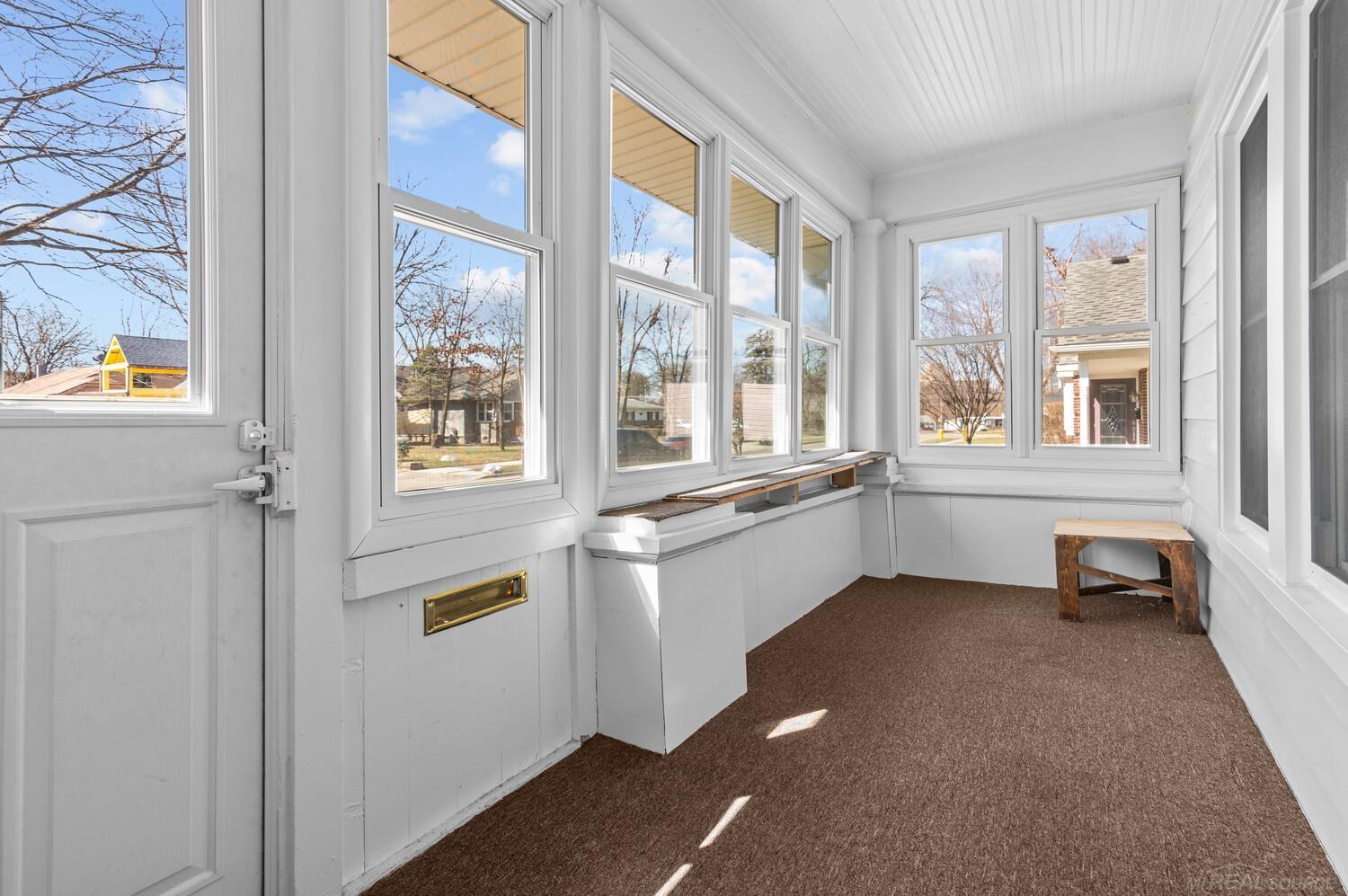39 Riverside Drive Mount Clemens, MI 48043 - Photo 3 of 39 50135794-59e9c8c7-eb30-4ab7-971f-42cd305c4508.JPG