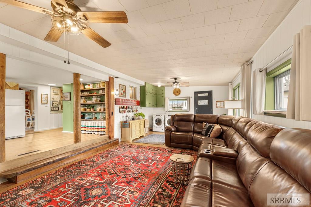 3200 Rawson Street Ammon, ID 83406 - Photo 12 of 39 Living Room