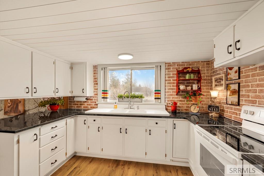 3200 Rawson Street Ammon, ID 83406 - Photo 9 of 39 Kitchen