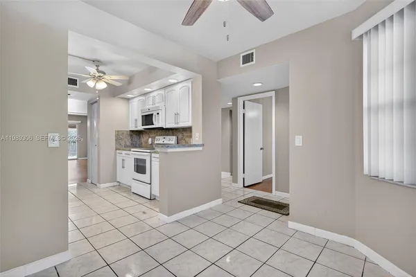 $2,350 | 12500 Southwest 5th Court, Unit 305M, Pembroke Pines, FL 33027