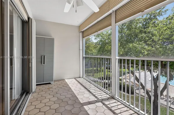a view of entryway with livingroom