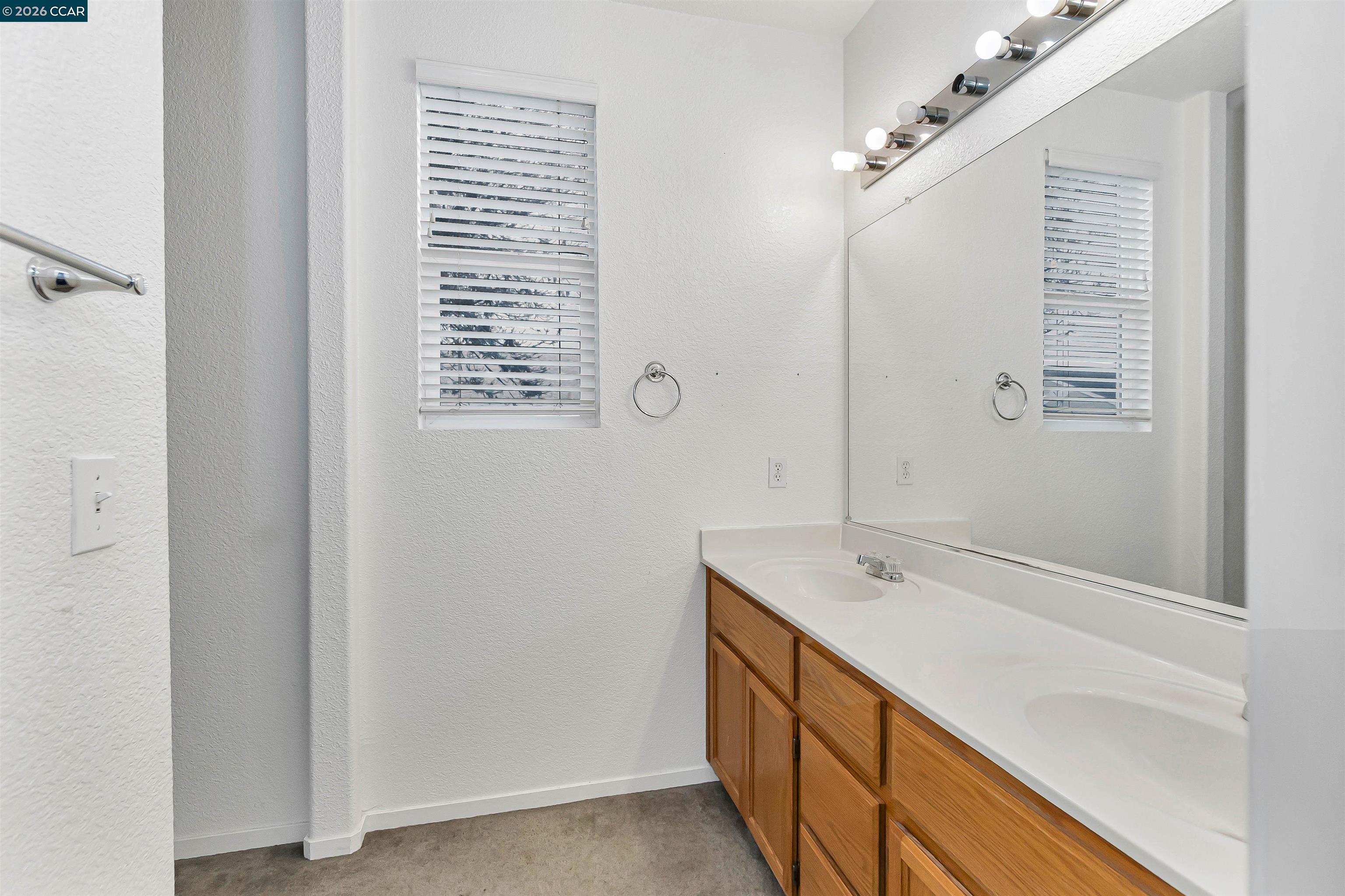 686 Anderson Way Rio Vista, CA 94571 - Photo 22 of 36 a bathroom with a tub sink and mirror