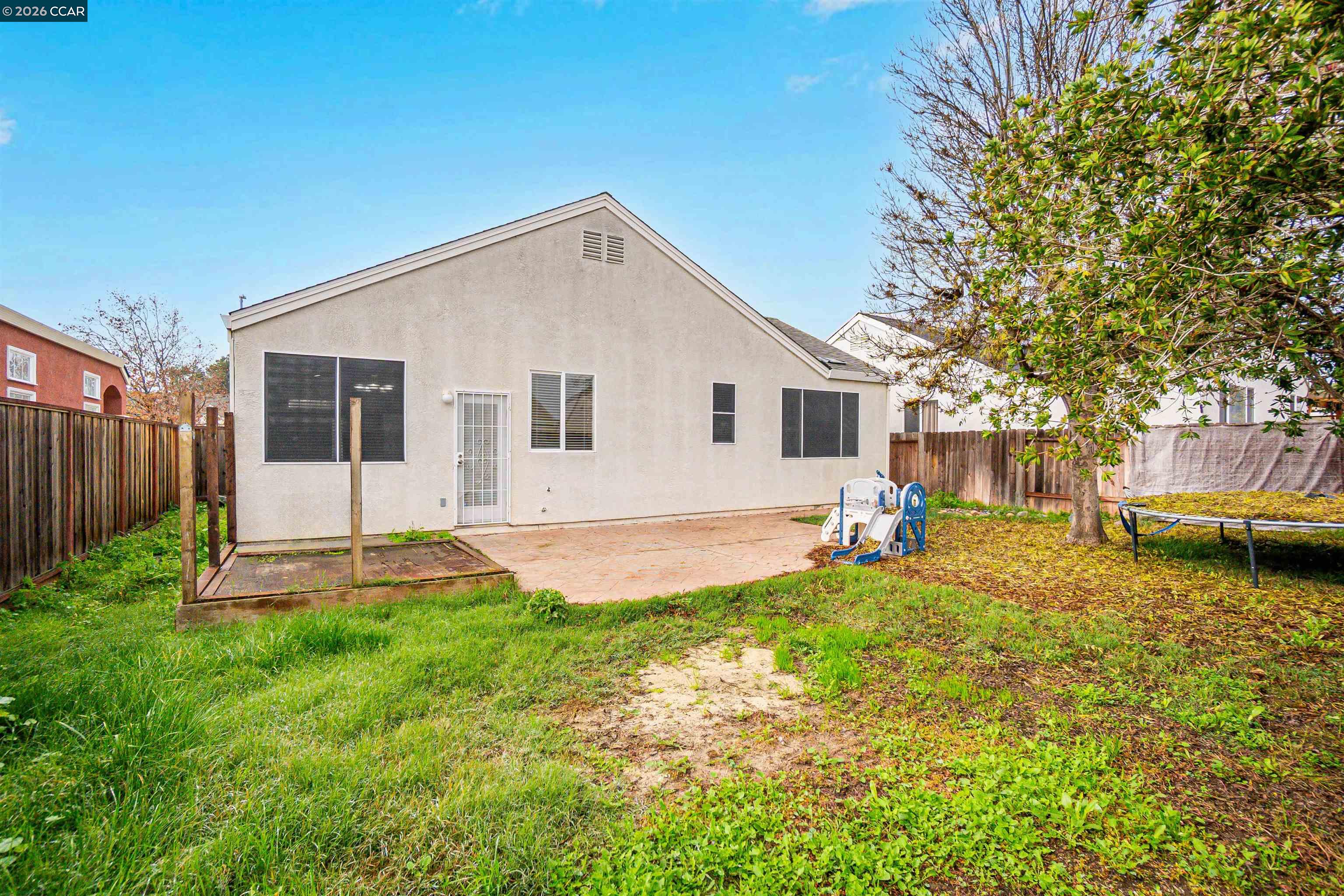 686 Anderson Way Rio Vista, CA 94571 - Photo 27 of 36 a view of a house with backyard and sitting area