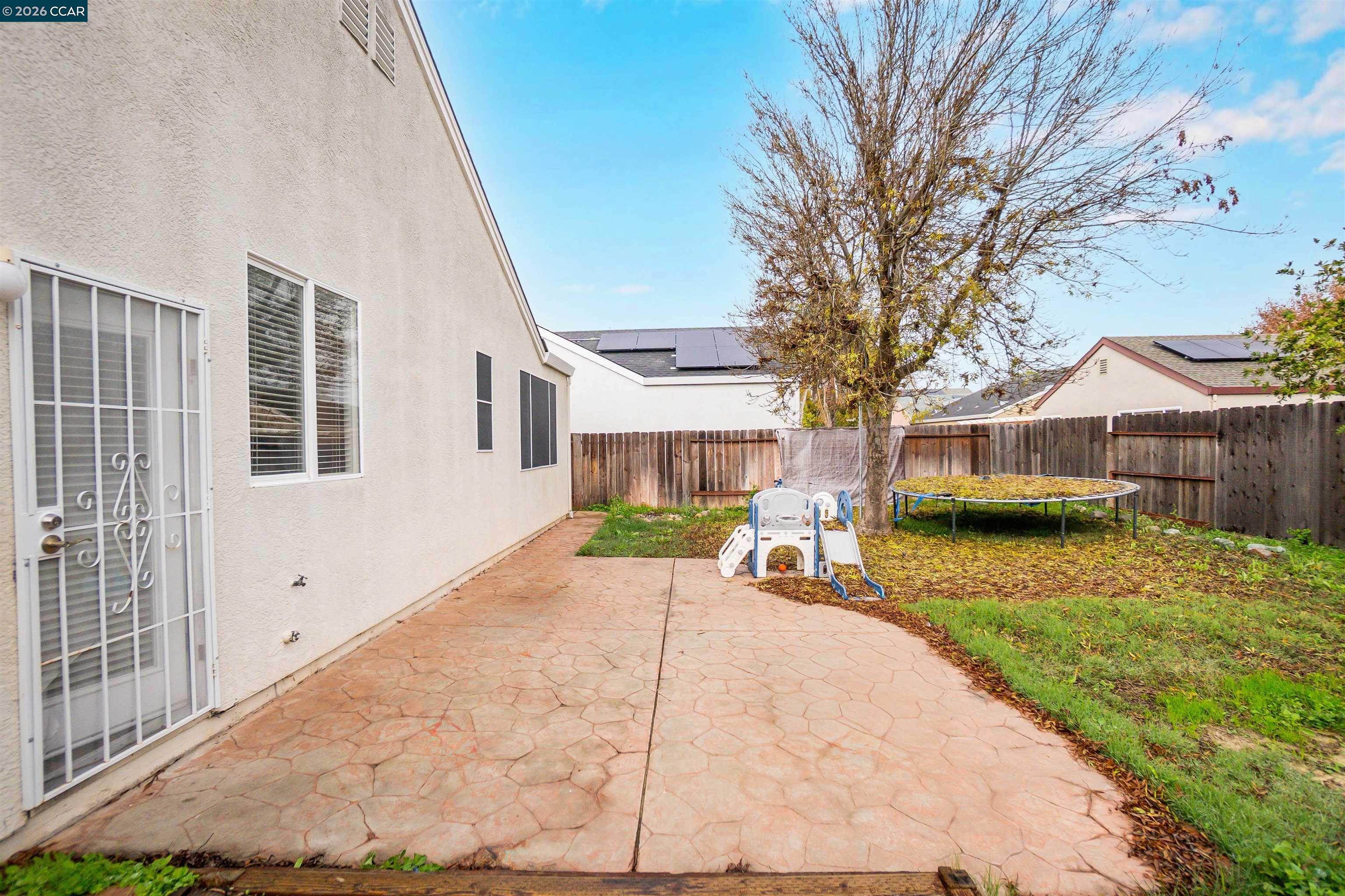 686 Anderson Way Rio Vista, CA 94571 - Photo 28 of 36 a front view of a house with a yard and garage