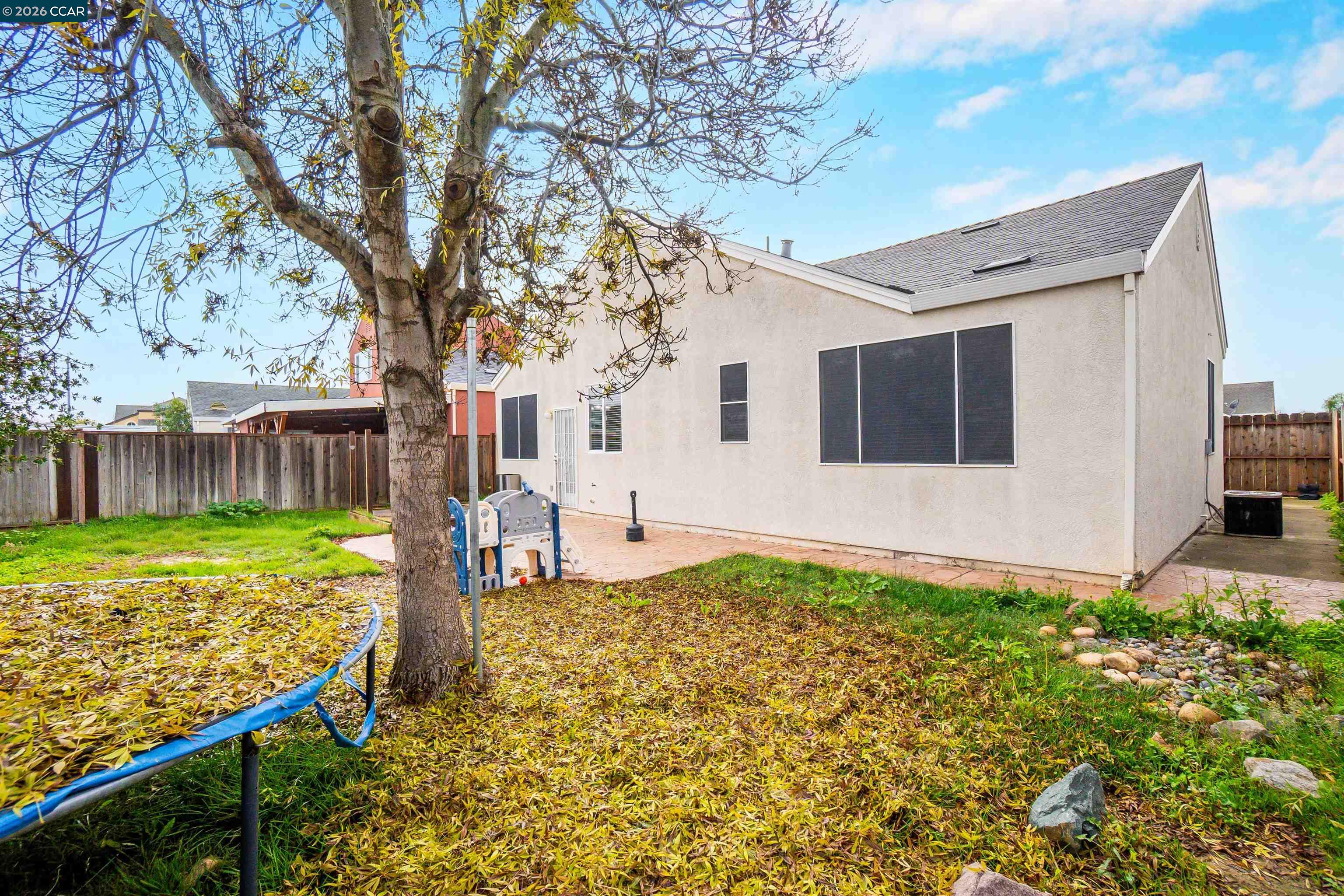 686 Anderson Way Rio Vista, CA 94571 - Photo 29 of 36 a view of a house with backyard and sitting area