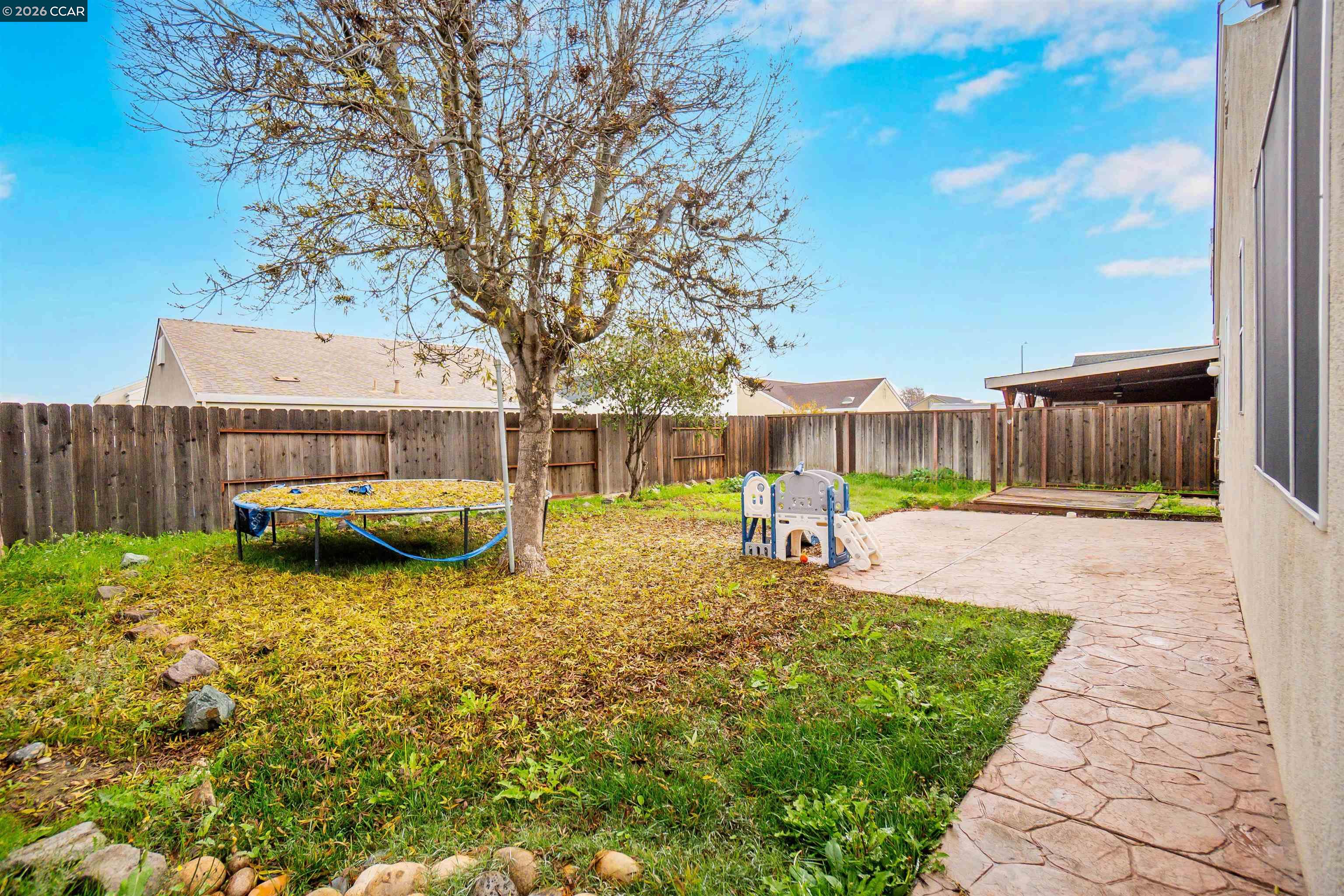 686 Anderson Way Rio Vista, CA 94571 - Photo 30 of 36 a view of a backyard with a garden and entertaining space