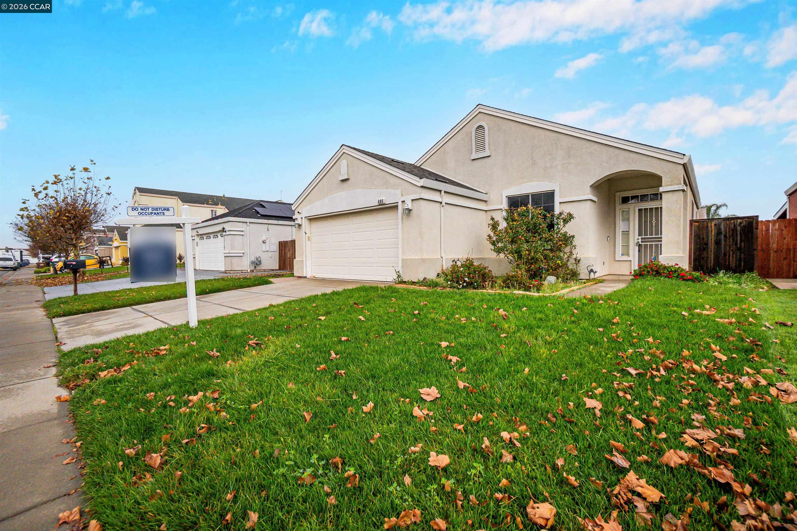 686 Anderson Way Rio Vista, CA 94571 - Photo 3 of 36 a front view of a house with a yard